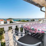Nada Apartamento Murter